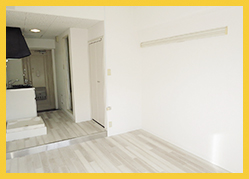 フローリングのリビング(逆視点)